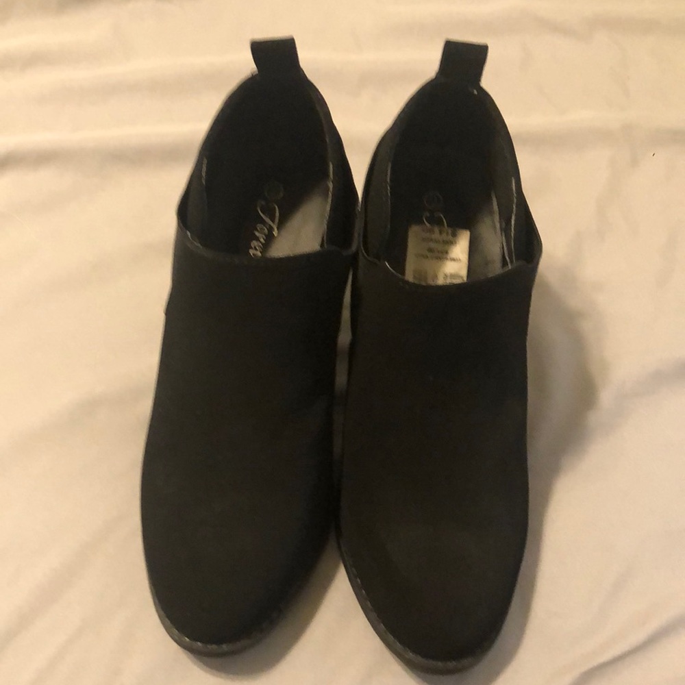 2 inch chunky high heal.        SOLD!!!!